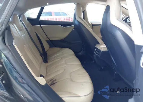 2013 Tesla Model S Performance z USA, uszkodzony, nr VIN 5YJSA1CP5DFP13200